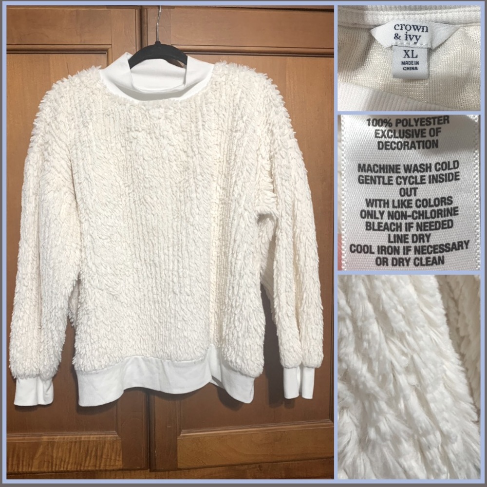 Crown & Ivy • Off-White Mock Neck Top • XL